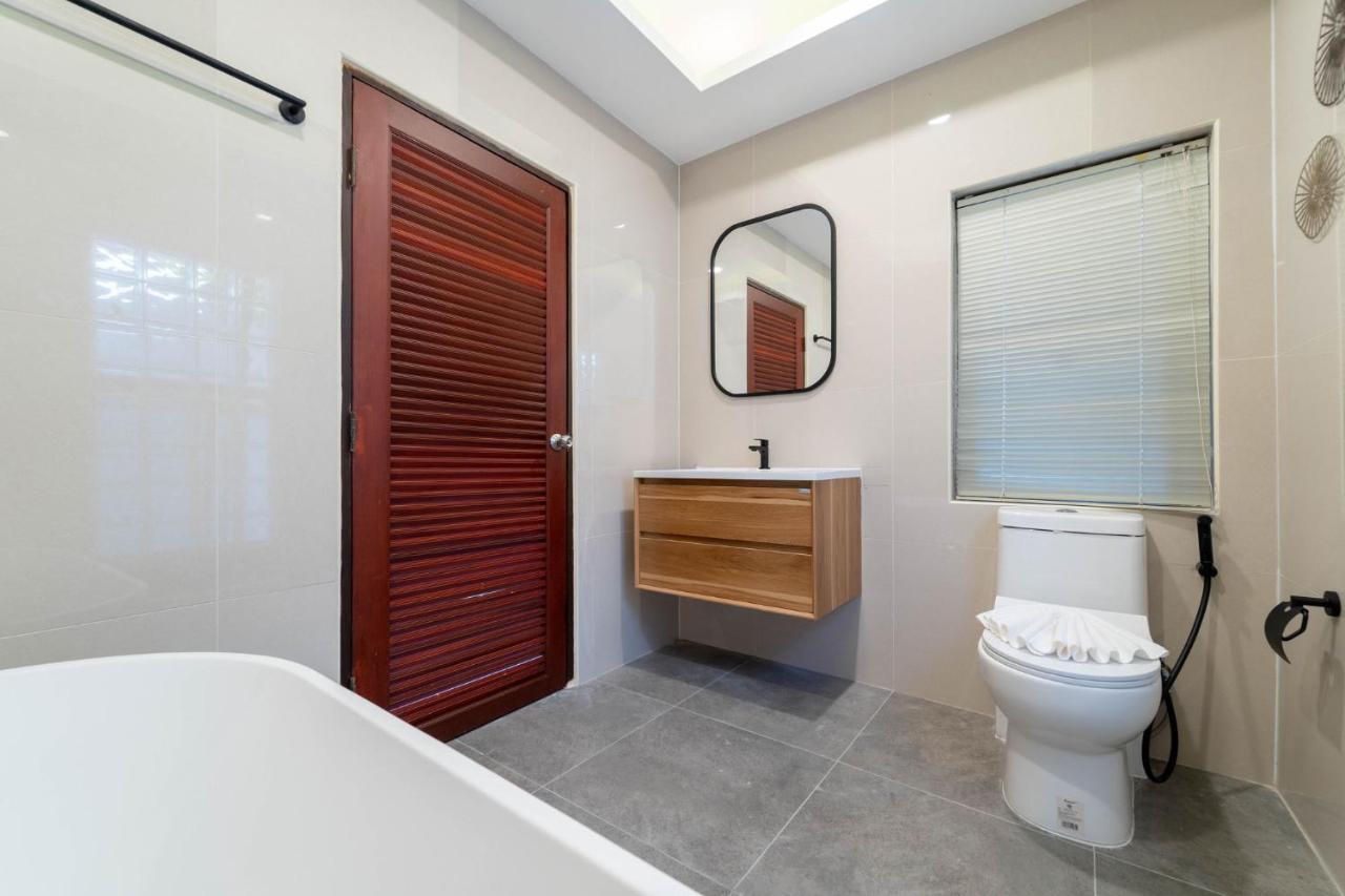 Villa Amaya, 2 Story Tropical Oasis With Green Hills View & Pool, Kamala Beach Esterno foto